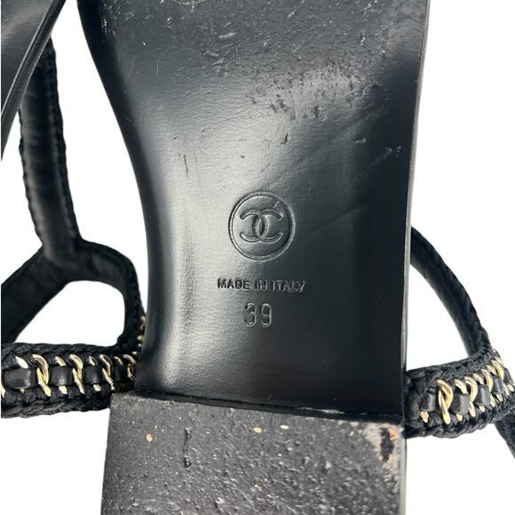 Chanel 2022 CC Logo Scooby Chain Thong Sandals - Picture 15 of 16